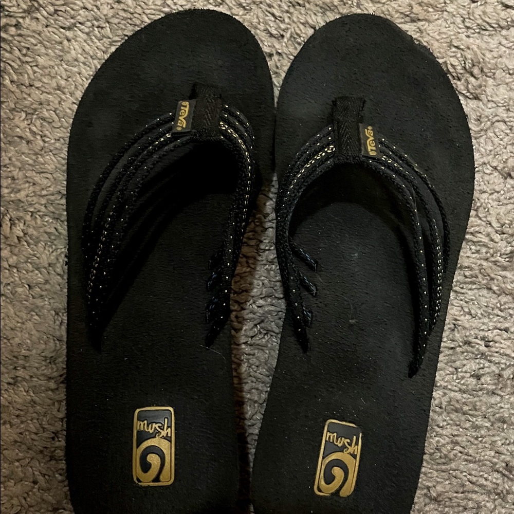 Brand new Teva flip flips.